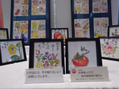 絵手紙と敷紙の写真です
