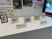 一人一花作品展の全体の様子を写した写真。