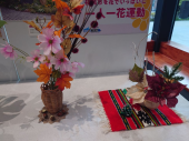 造花と飾り花の写真です
