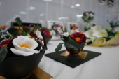 粘土で作った花の作品