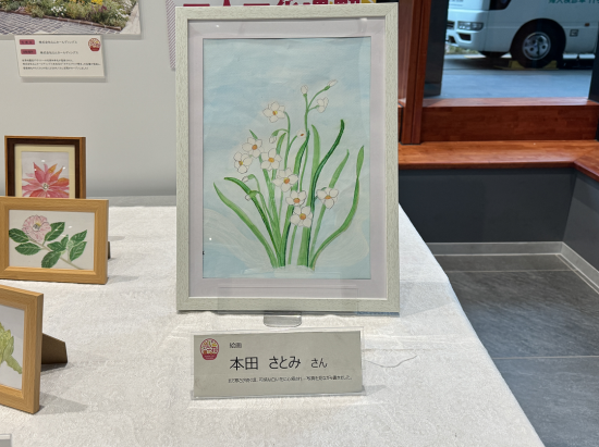 白い水仙を描いた絵画の写真